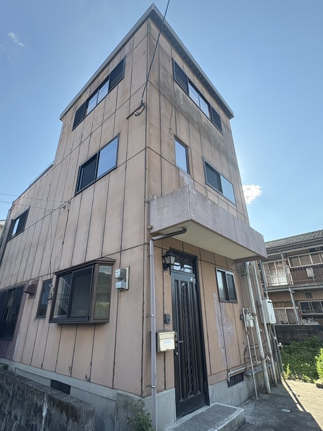 霧島市 不動産　国分中央4丁目　借家　3階建て　